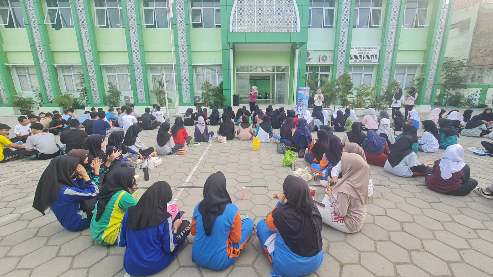 MAN 4 Bantul Gelar Senam dan Sarapan Bersama Pada Agenda Gerakan Nasional Aksi Bergizi