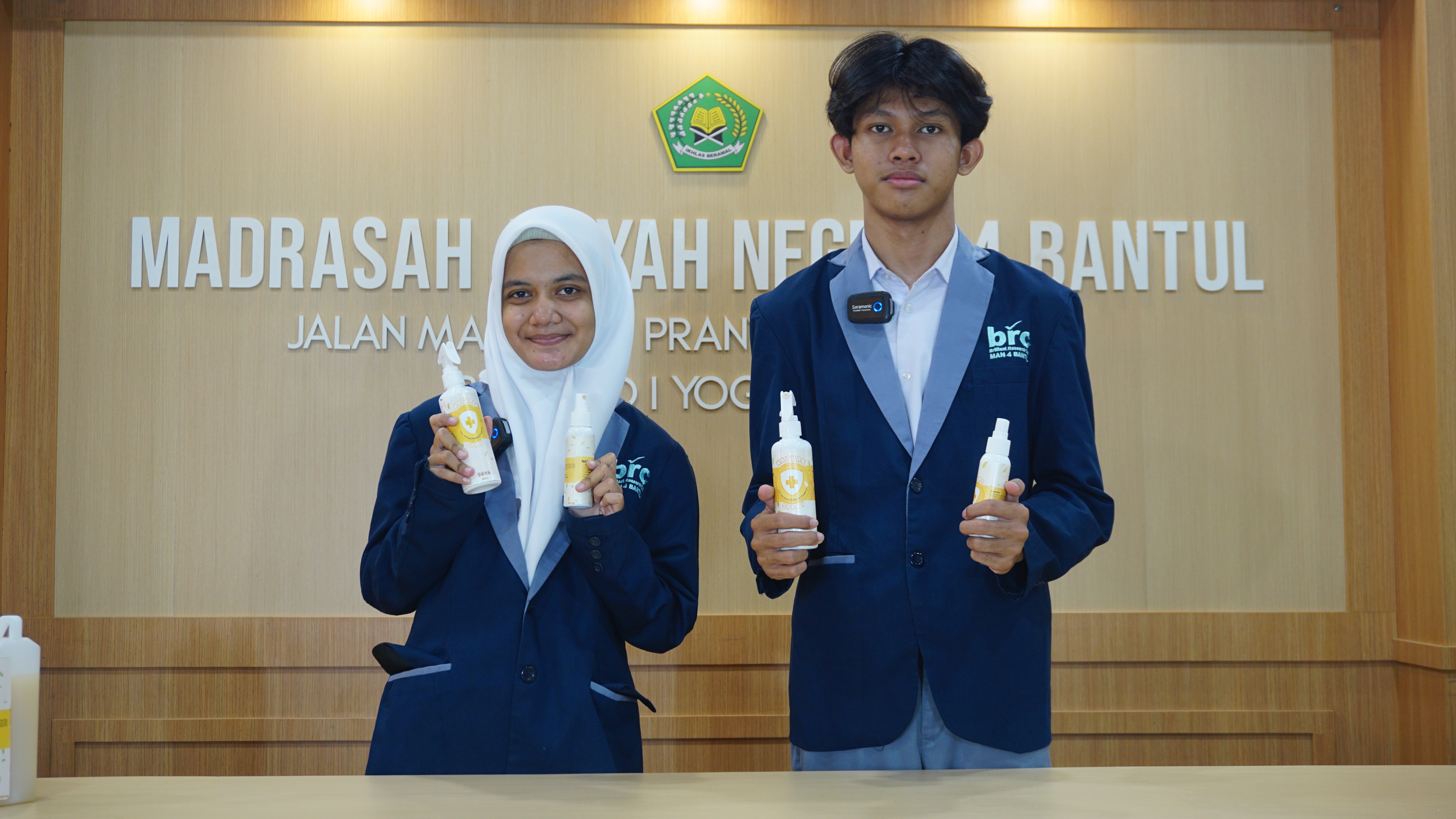 TIM BRC MAN 4 Bantul Manfaatkan Limbah Kulit Jeruk dan Kulit Pisang Ciptakan Inovasi Nature Spray 