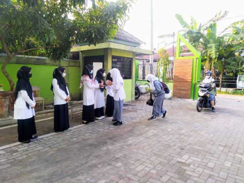 Mahasiswa Magang Dukung Kegiatan 5S di MAN 4 Bantul