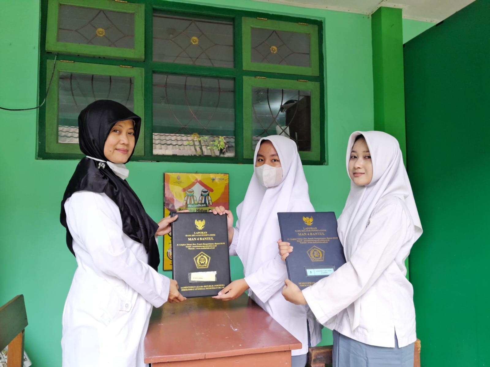 MAN 4 Bantul Mulai Bagikan Berkas Madrasah Bagi Siswa Kelas XII