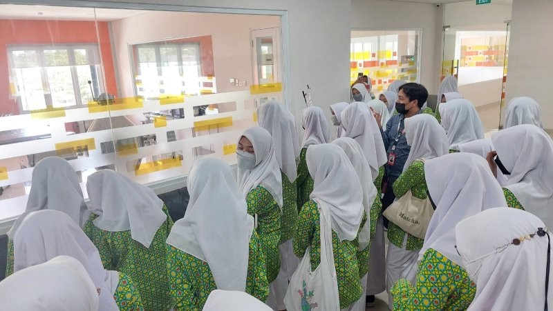 Siswa MAN 4 Bantul Senang Dapat Keliling di Laboratorium PRTPP