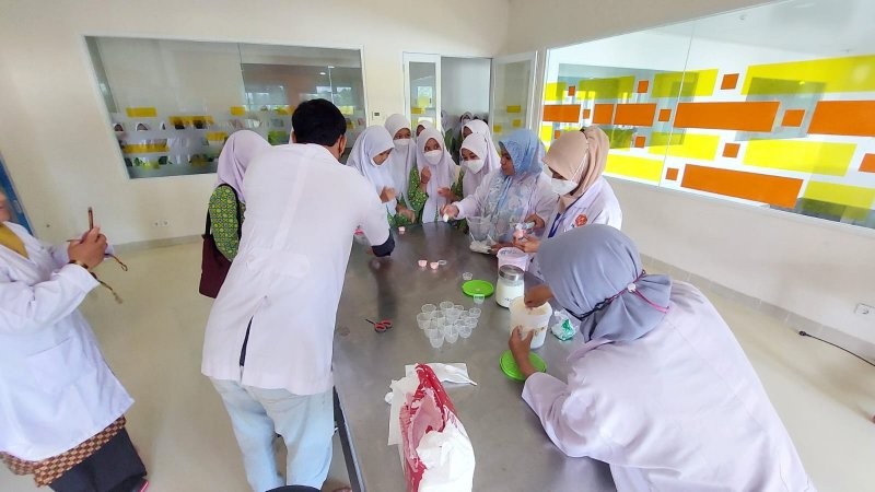 Siswa MAN 4 Bantul Sempat Cicipi Susu Kambing Tanpa Perengus saat Belajar di PRTPP