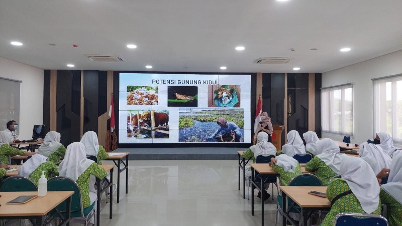 Siswa MAN 4 Bantul Mendapat Saran Agar Memunculkan Inovasi Produk Pangan Lokal