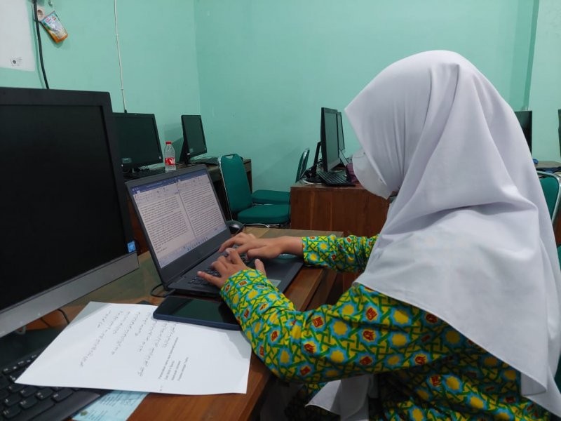 Kejar Deadline, Siswa MAN 4 Bantul Ramai-ramai Selesaikan Pembuatan KTI