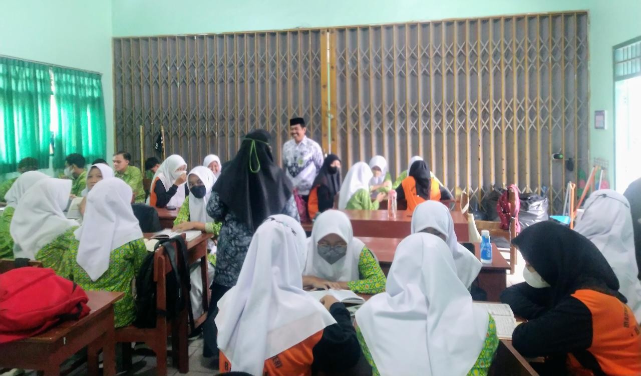 Kepala MAN 4 Bantul Lakukan Monitoring Kegiatan BTQ