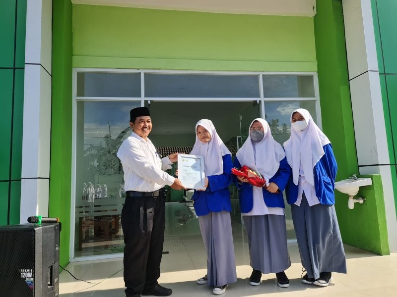 pelepasan_siswa.jpg