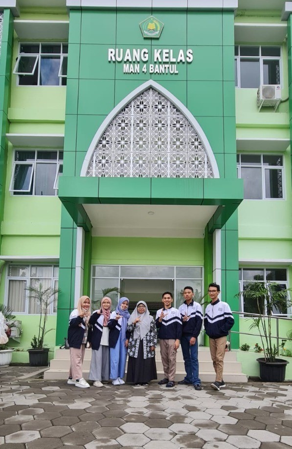 Siswa MAN 4 Bantul Antusias Ikuti Kunjungan Riset di Sinatria Farm