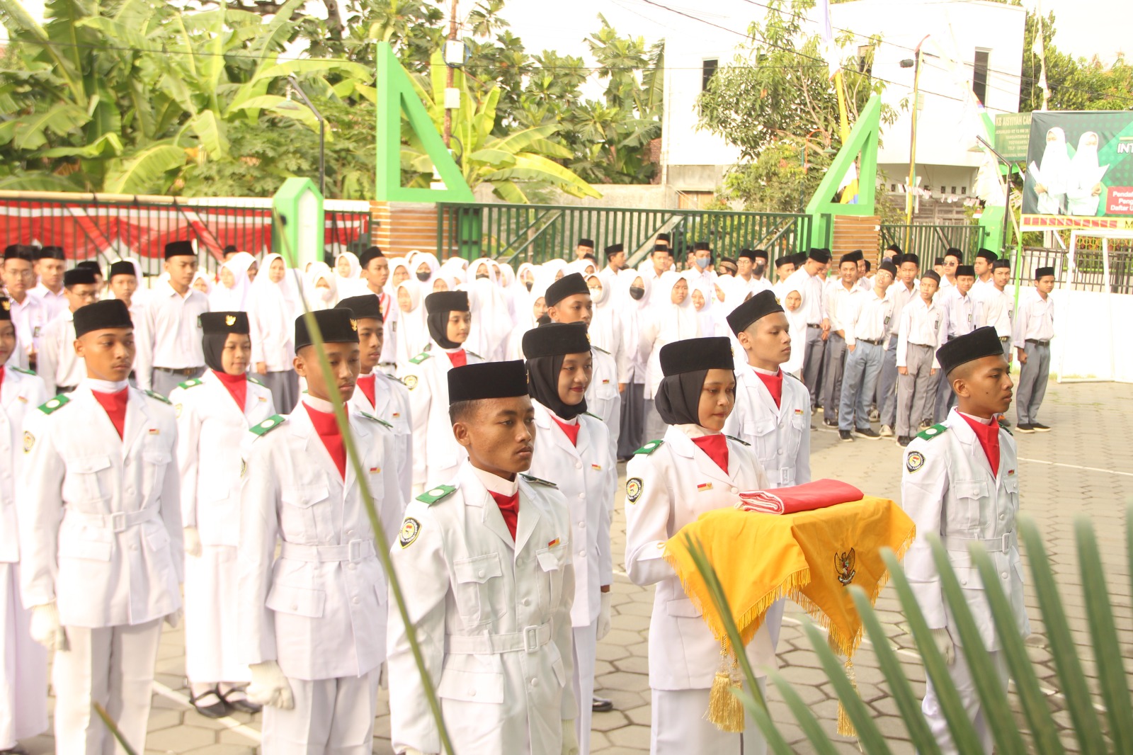 UPACARA HUT KE-78 RI MADRASAH - (Ada 8 foto)