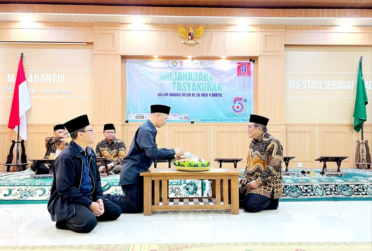 Perayaan Milad ke-56, MAN 4 Bantul Gelar Tasyakuran dan Potong Tumpeng