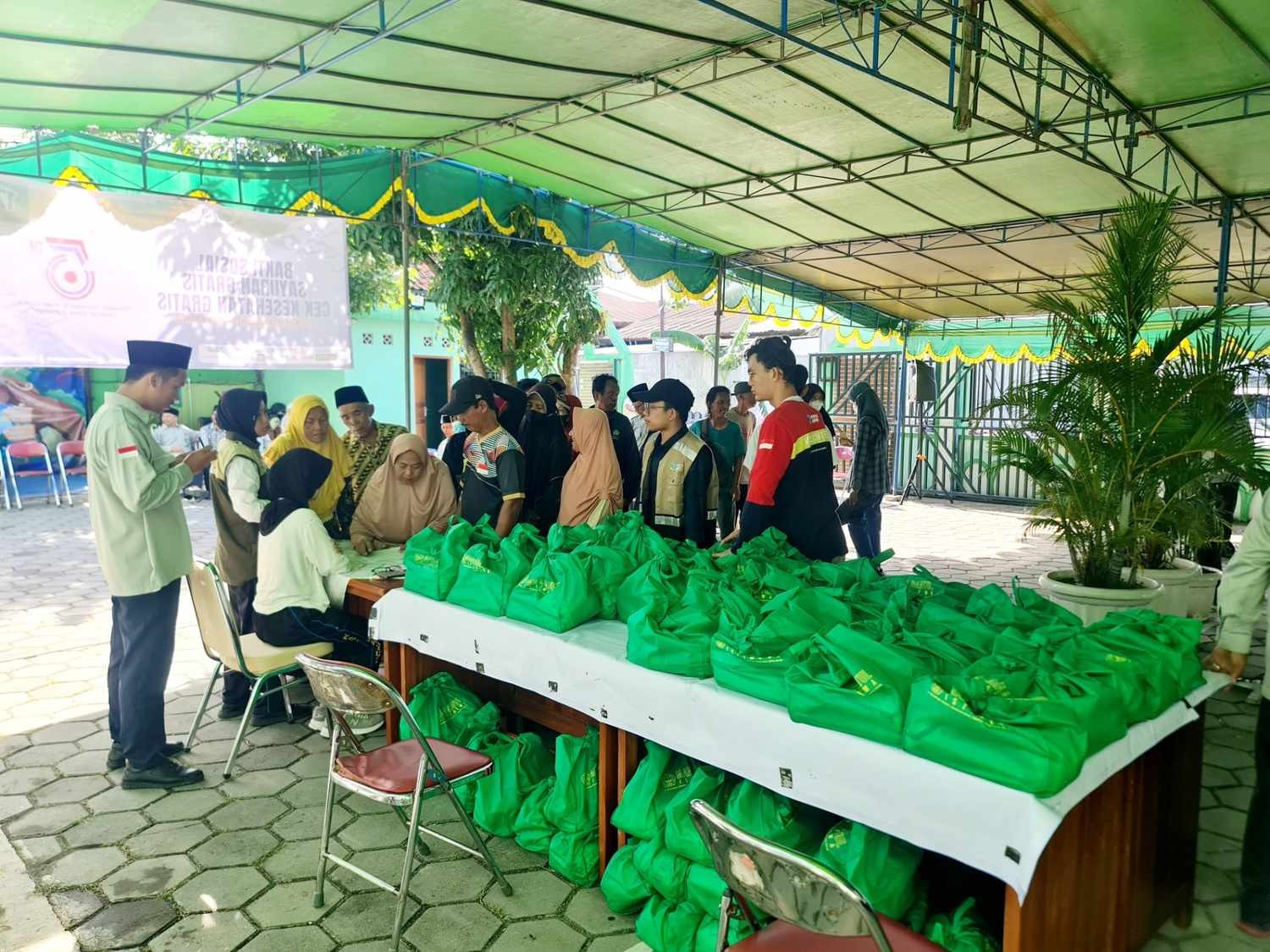 Milad ke-56, MAN 4 Bantul Gandeng Masjid Nurul Ashri Gelar Bakti Sosial Meriah