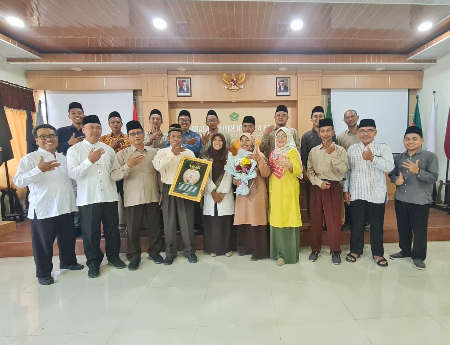 MAN 4 Bantul Lepas Pegawai yang Dimutasi dengan penuh Haru