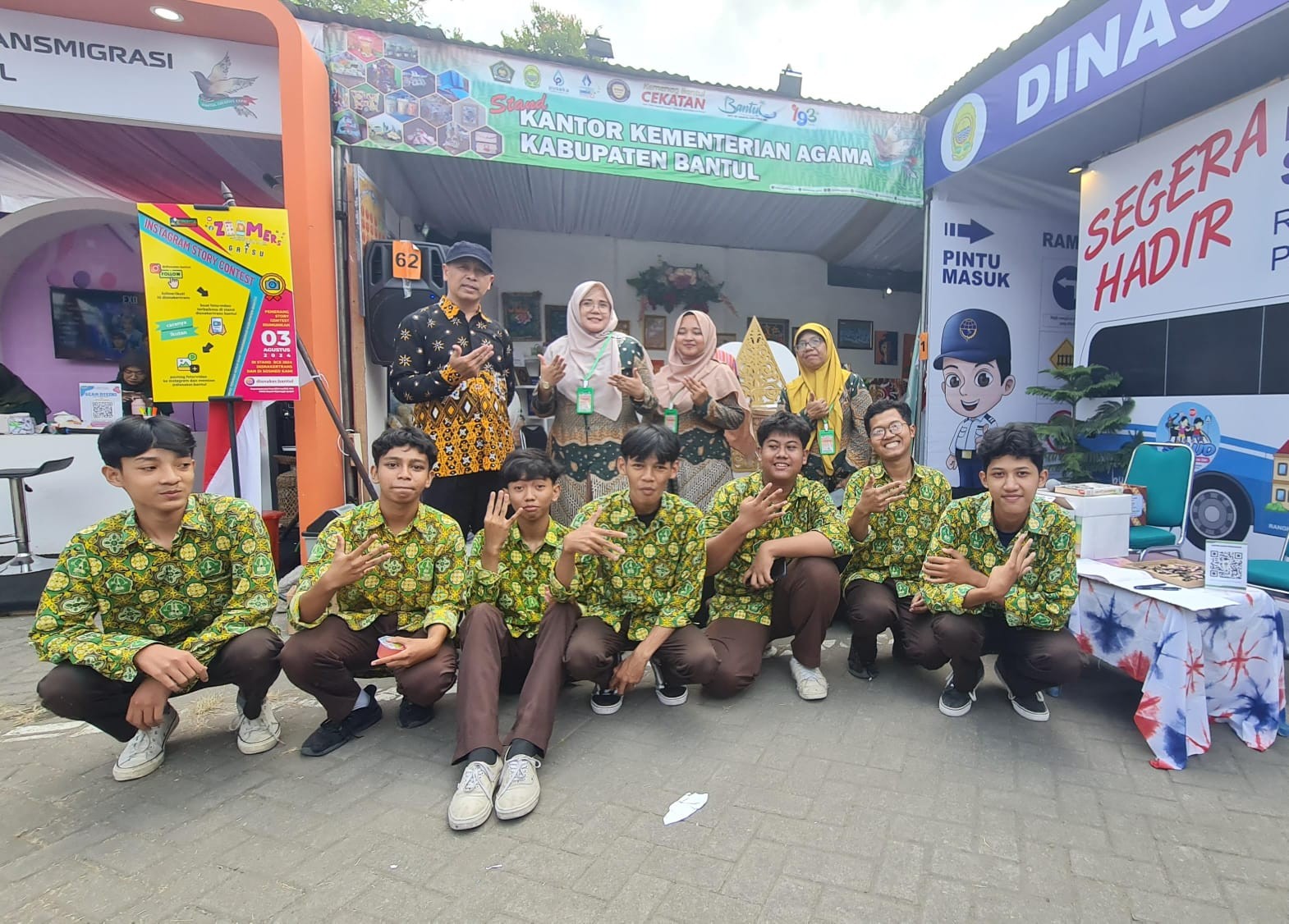 Siswa MAN 4 Bantul Kunjungi Stand Kemenag di Bantul Creatif Expo 2024