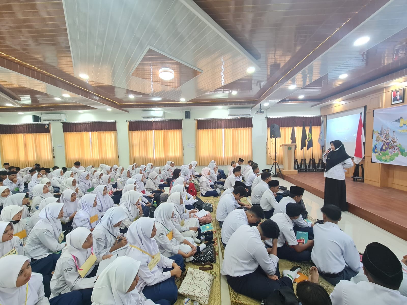 Koordinator Program Literasi Berikan Materi Budaya Literasi Pada Matsama MAN 4 Bantul