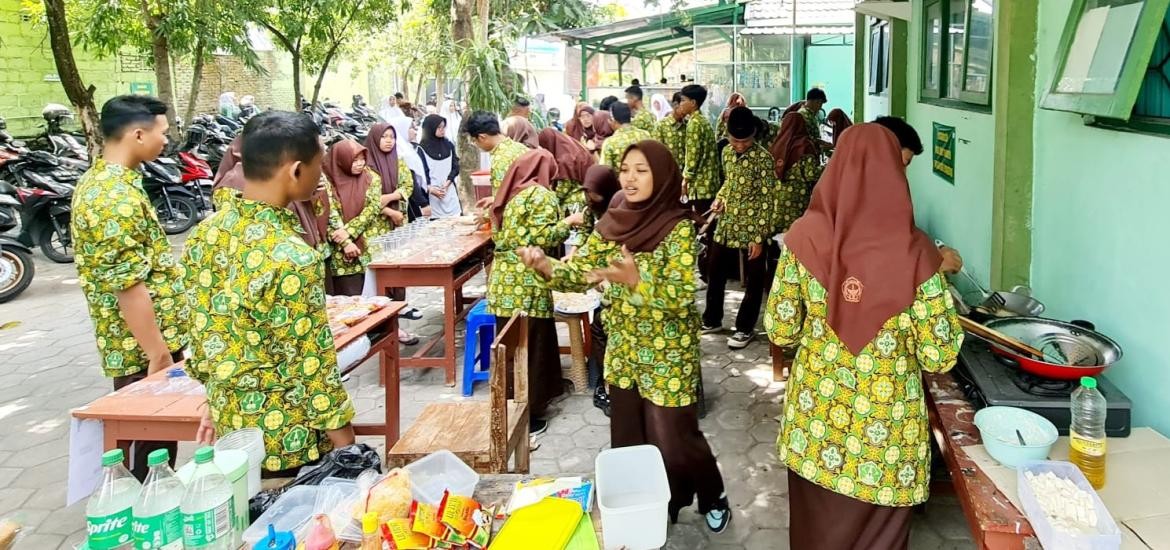 Siswa MAN 4 Bantul Praktik Peluncuran Roket Air di POB Syech Belabelu Parangtritis