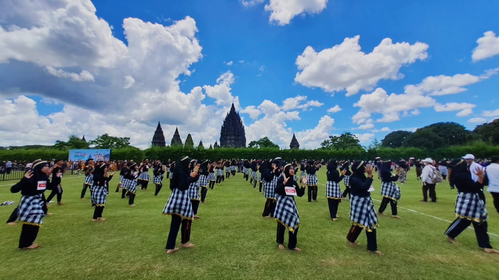 jogja_menari_(2).jpg
