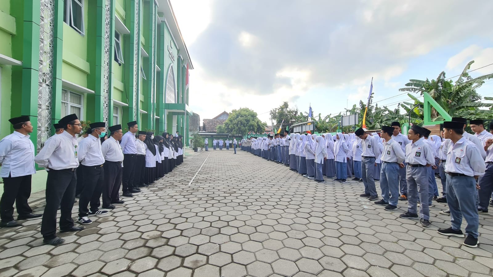 Kepala MAN 4 Bantul Tekankan Pelaksanaan Pemilos pada Moment Upacara Bendera