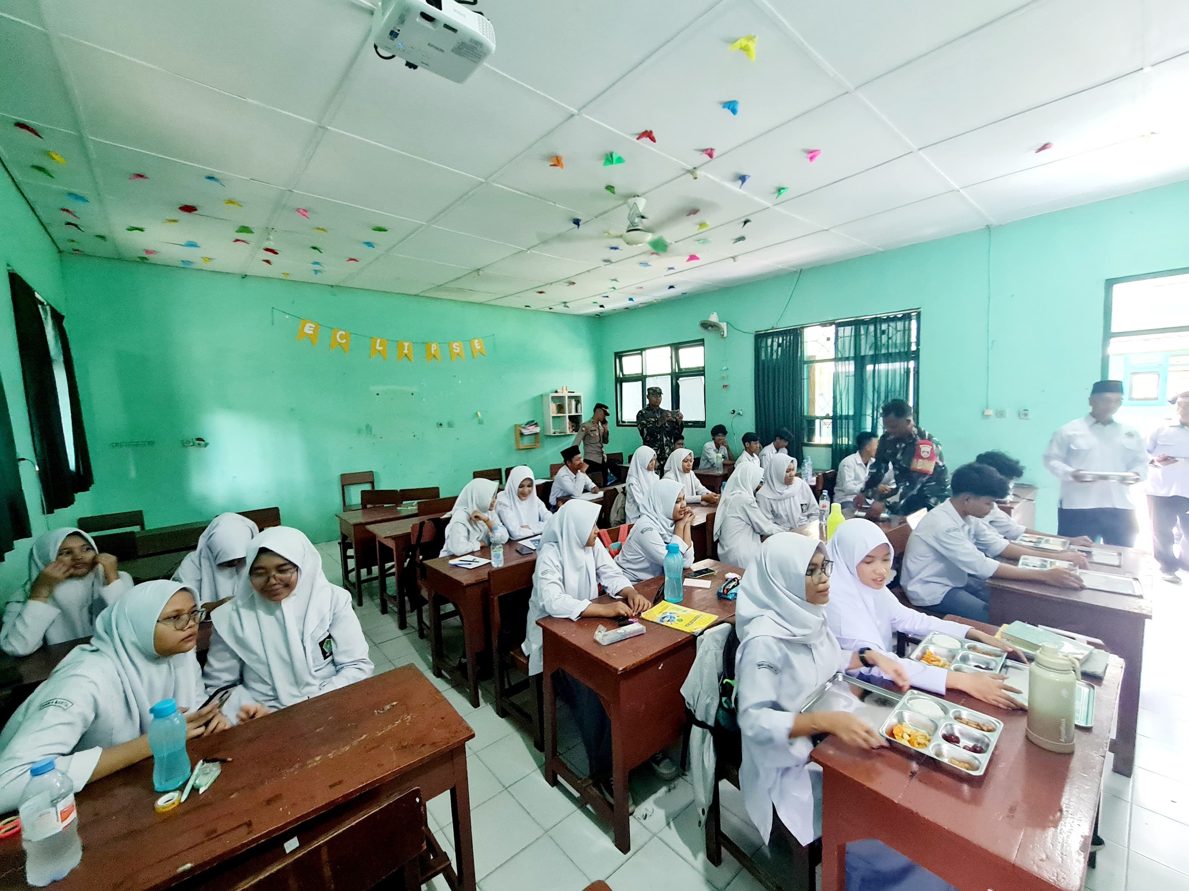 Semangat Sehat, MAN 4 Bantul Dukung Program Pemerintah Lewat Penerimaan MBG
