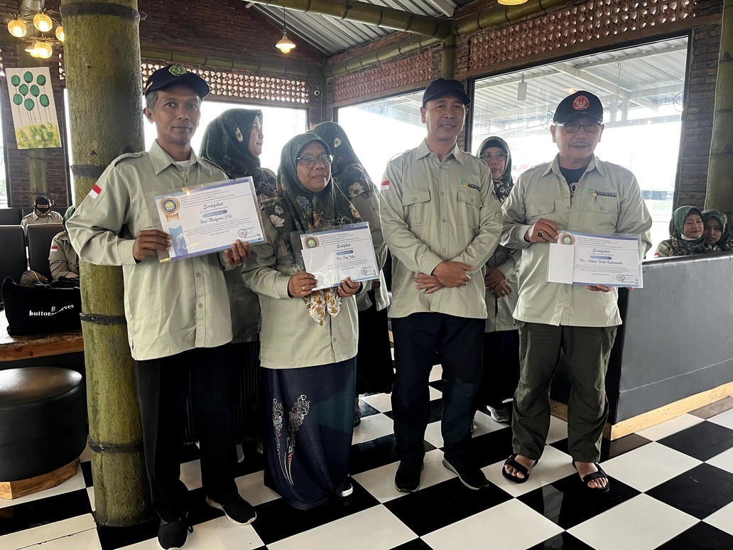 Capacity Building Membawa Berkah, MAN 4 Bantul Beri Penghargaan Guru dan Tendik 