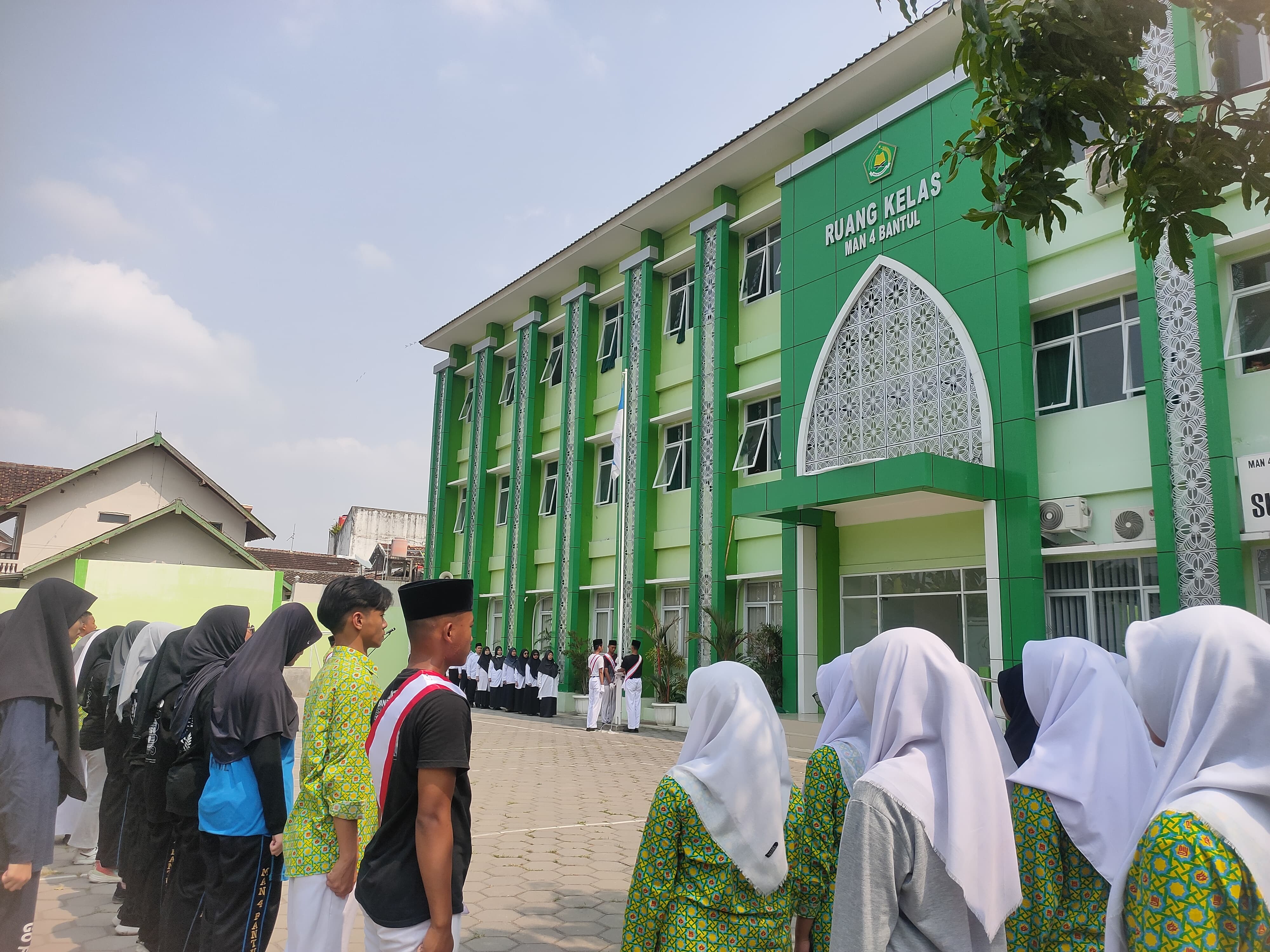 Panewu Banguntapan Pantau Langsung Gladi Bersih Lomba Upacara di MAN 4 Bantul