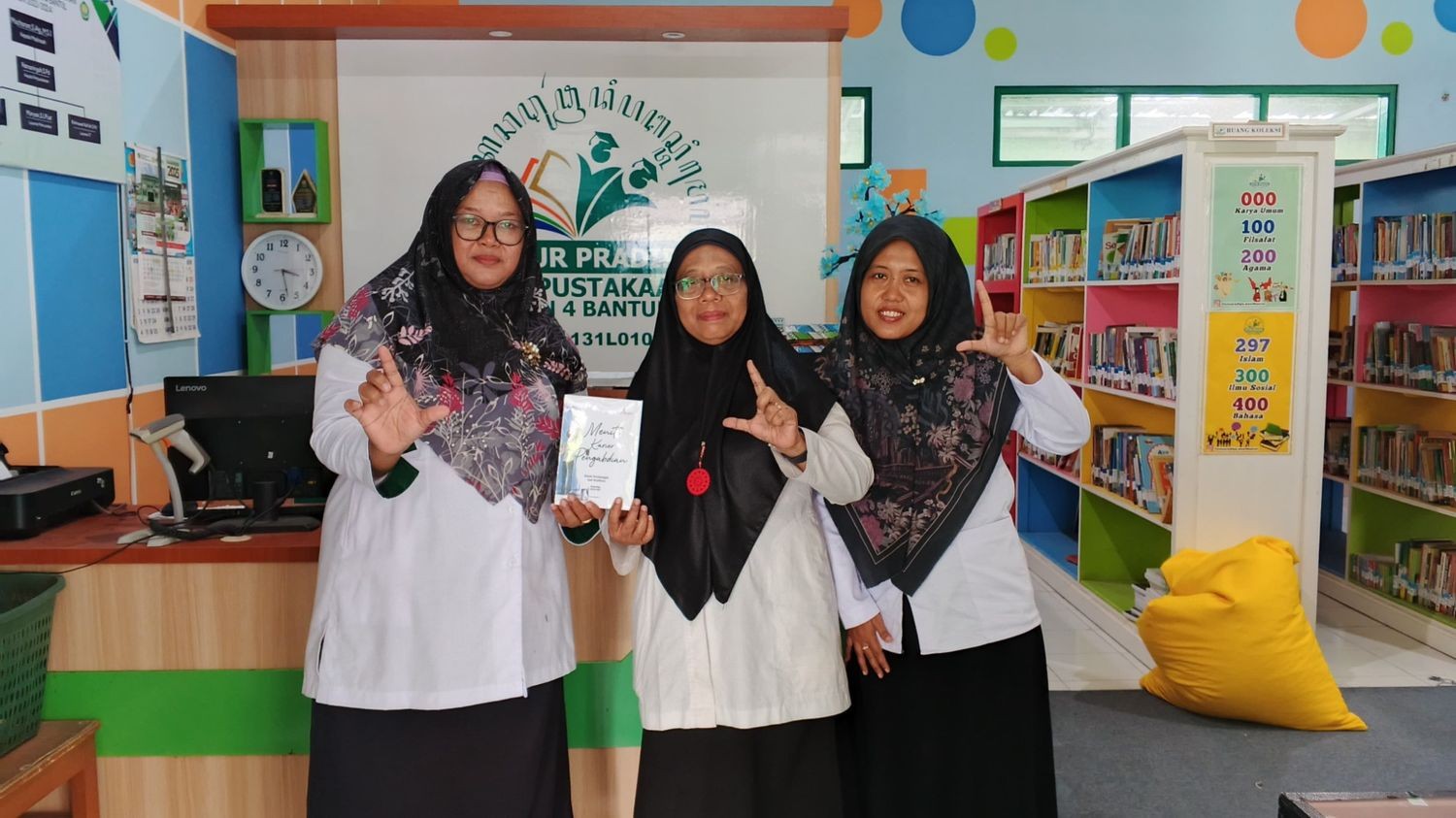 Inspiratif Guru MAN 4 Bantul Sumbangkan Buku Karya untuk Perpustakaan Catur Pradipa 