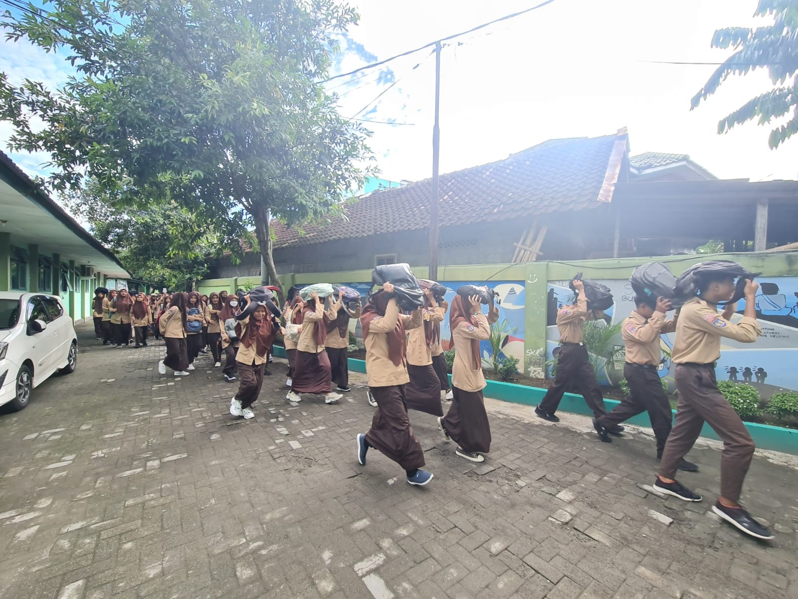 MAN 4 Bantul Gelar Simulasi Kesiapsiagaan Bencana Gempa Bumi untuk Menyelamatkan Diri