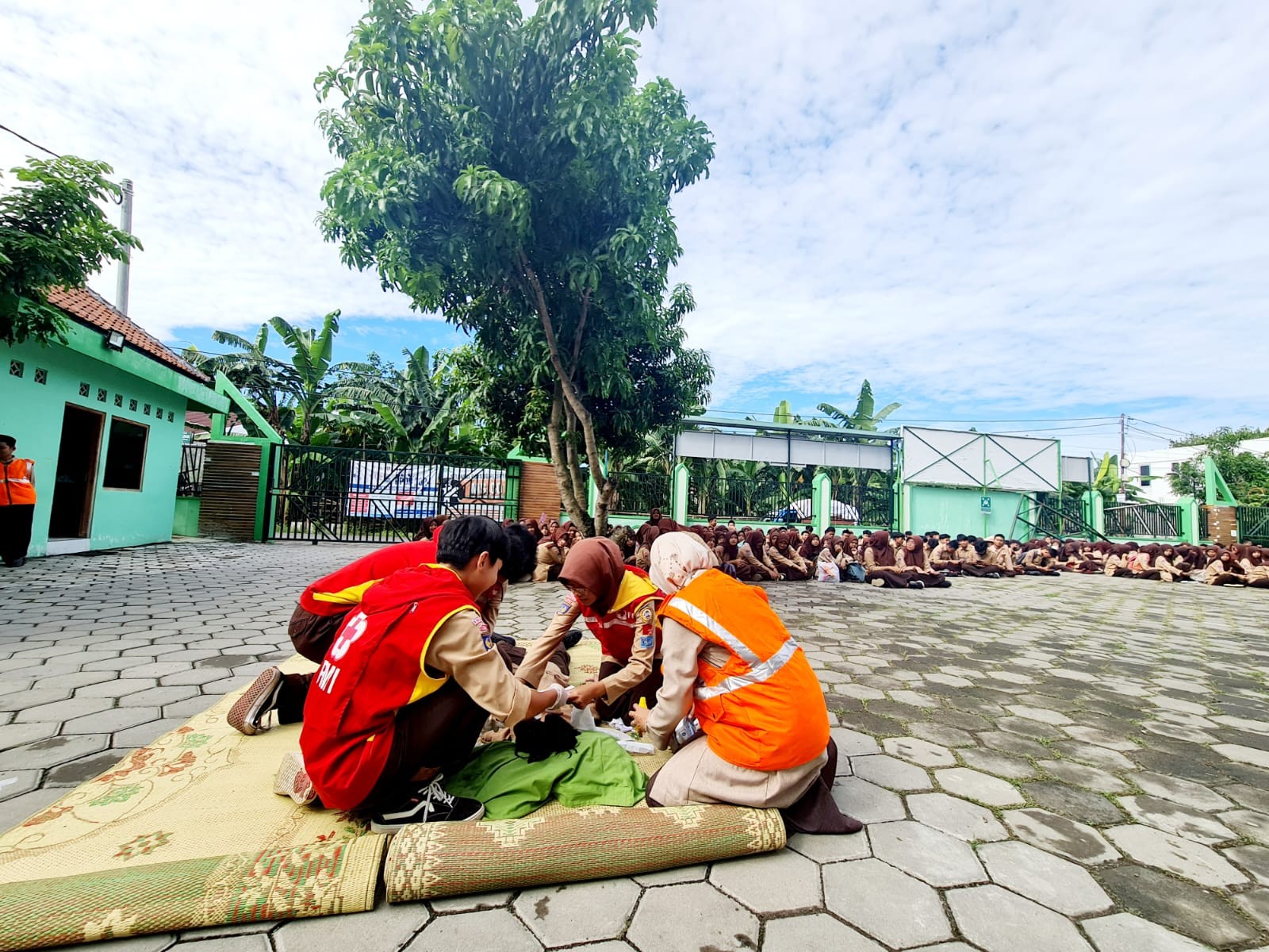 PMR MAN 4 Bantul Ikuti Simulasi Evakuasi Bencana Peringati HKB