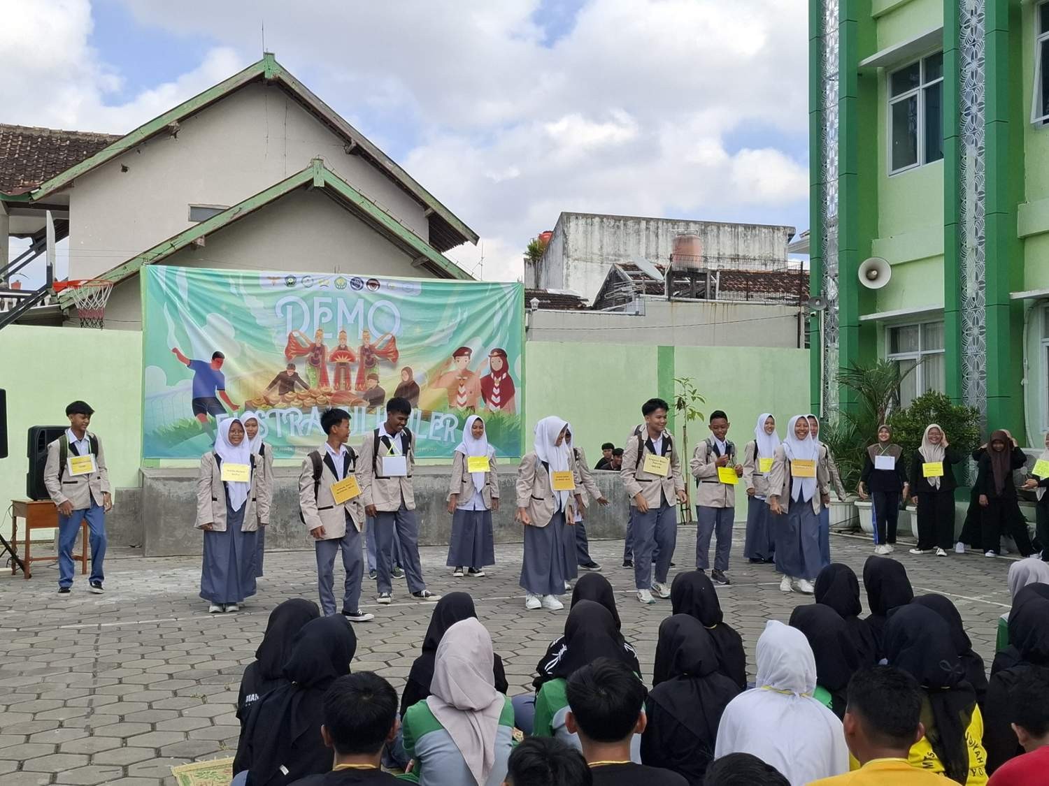 Kreativitas dan Semangat Siswa Penuhi Panggung Matsambayo MAN 4 Bantul