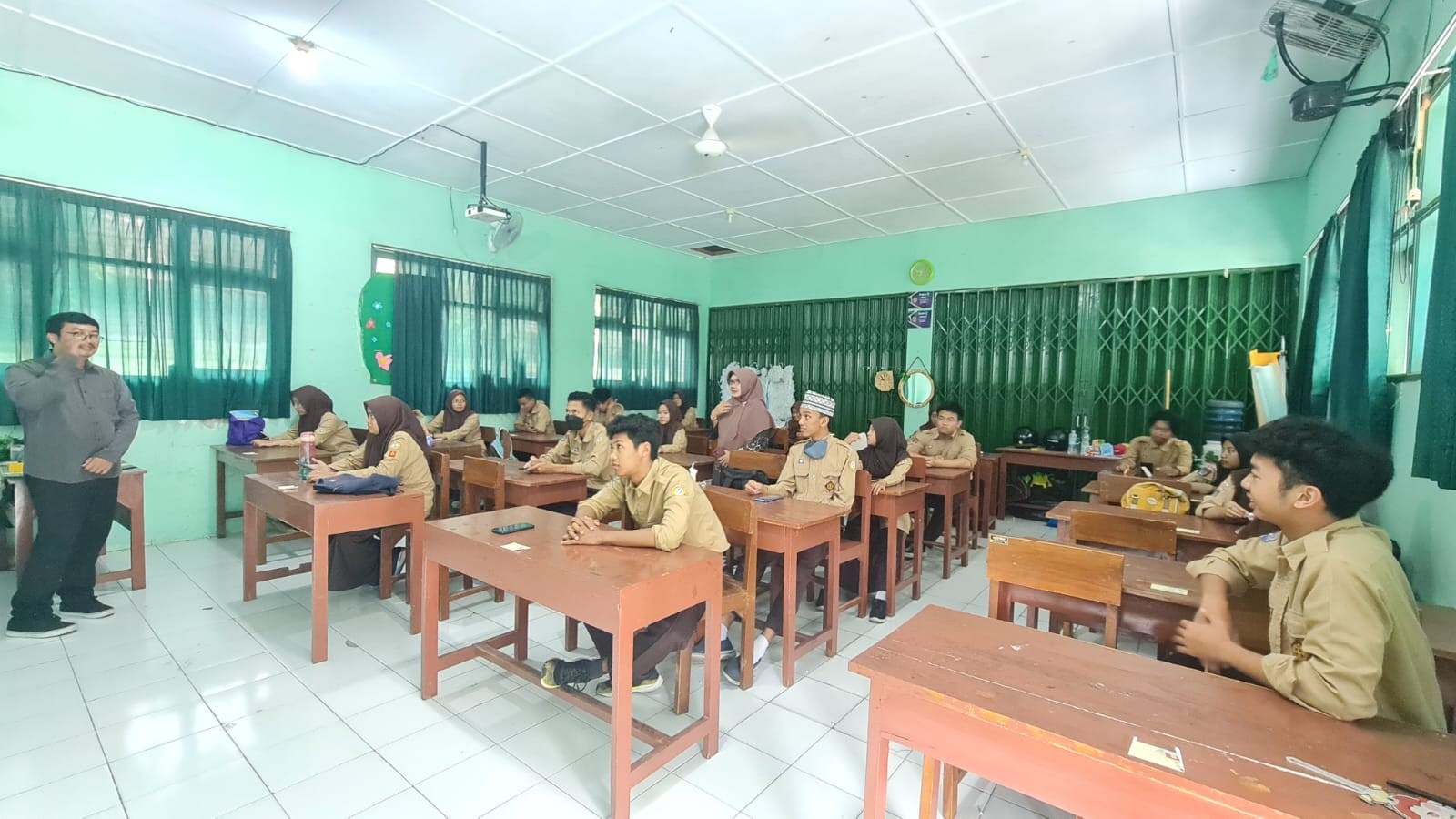 Pengawas Madrasah Monitoring Pelaksanaan Asesmen Madrasah di MAN 4 Bantul
