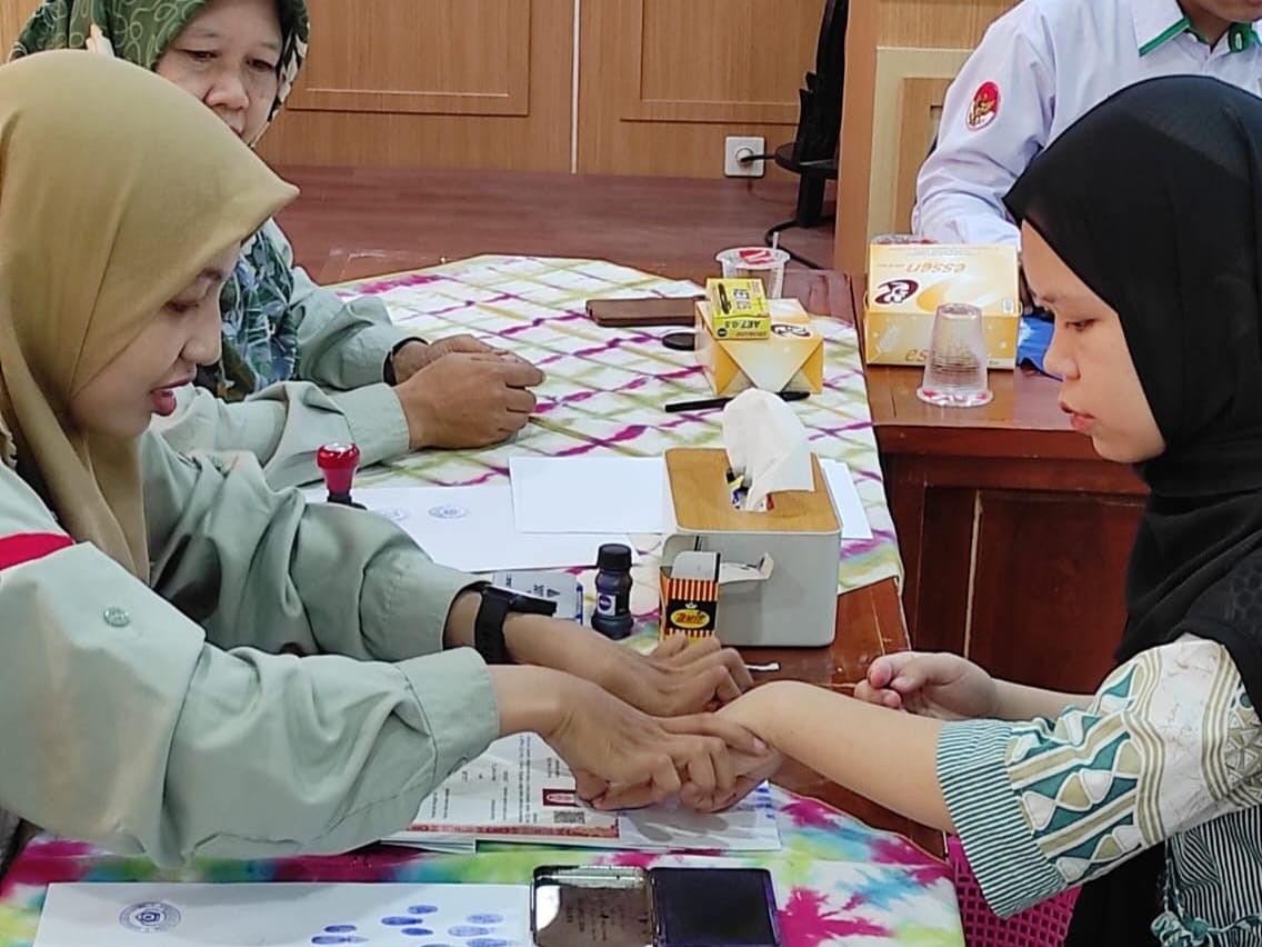 Wujudkan Layanan Prima, MAN 4 Bantul Gelar Cap Tiga Jari dan Penyerahan Ijazah Serentak
