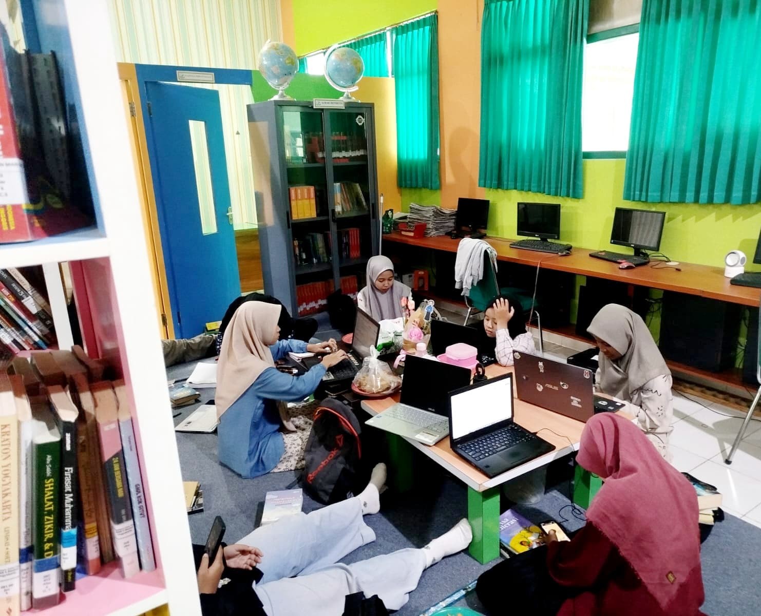 Mahasiswa Ilmu Perpustakaan UIN Suka Berkontribusi di Perpustakaan MAN 4 Bantul