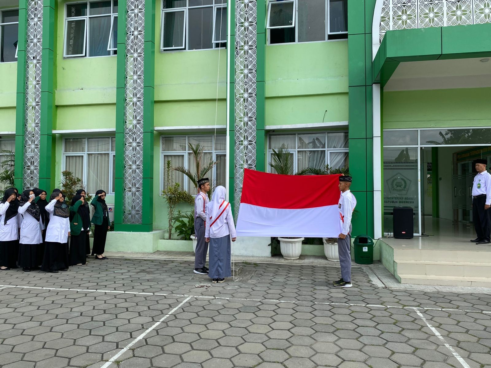 Civitas Akademika MAN 4 Bantul Gelar Upacara Hari Kesaktian Pancasila