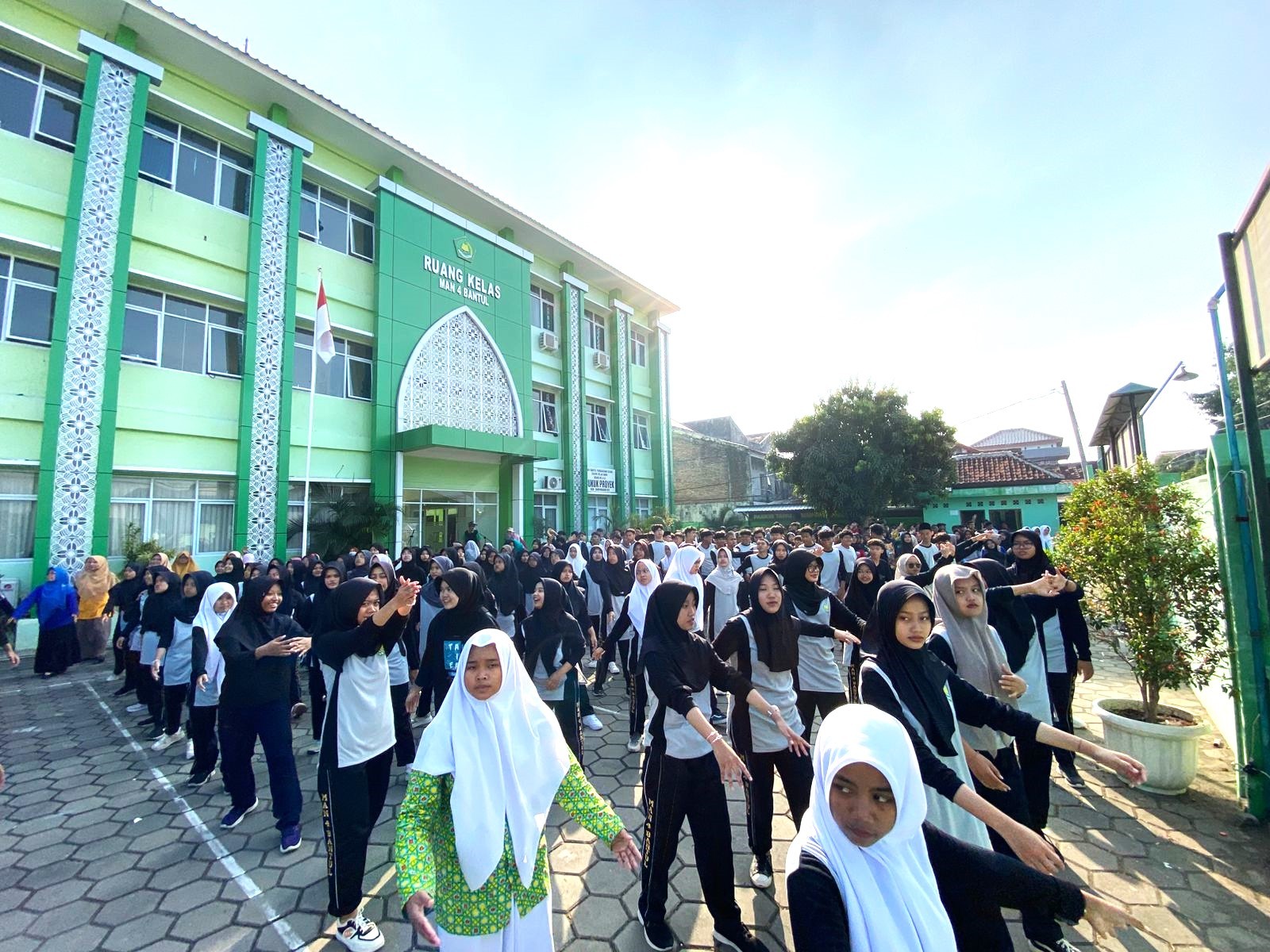 Semarak Hari Anak Nasional, MAN 4 Bantul Gelar Senam Massal di Halaman Madrasah