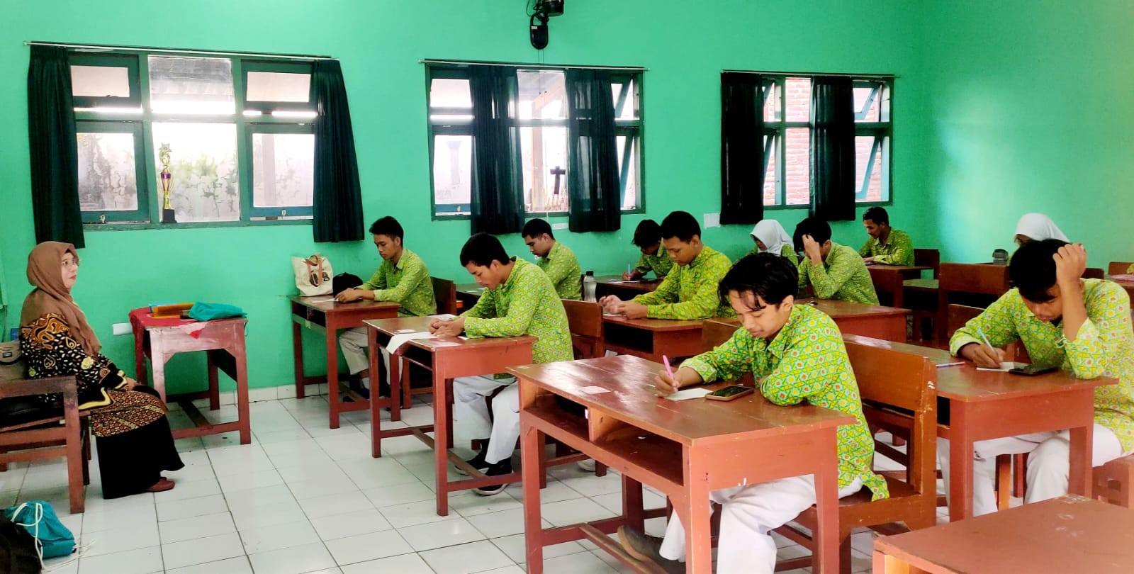 Ujian Madrasah MAN 4 Bantul Berjalan Lancar, Siswa Semakin Serius dan Antusias