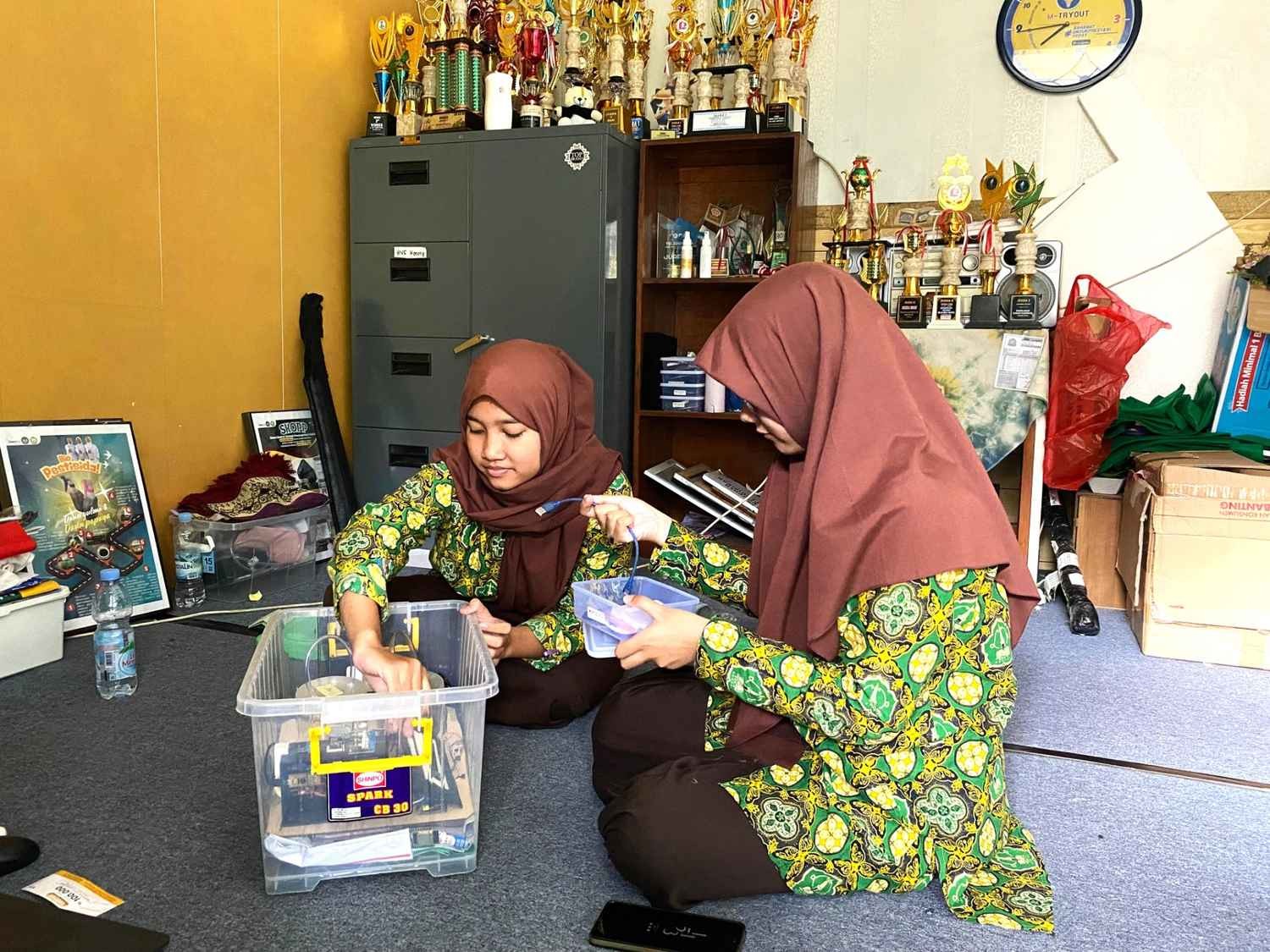 Optimalisasi Energi Panas Dua Siswi MAN 4 Bantul Hadirkan Solusi Inovatif Energi Terbarukan