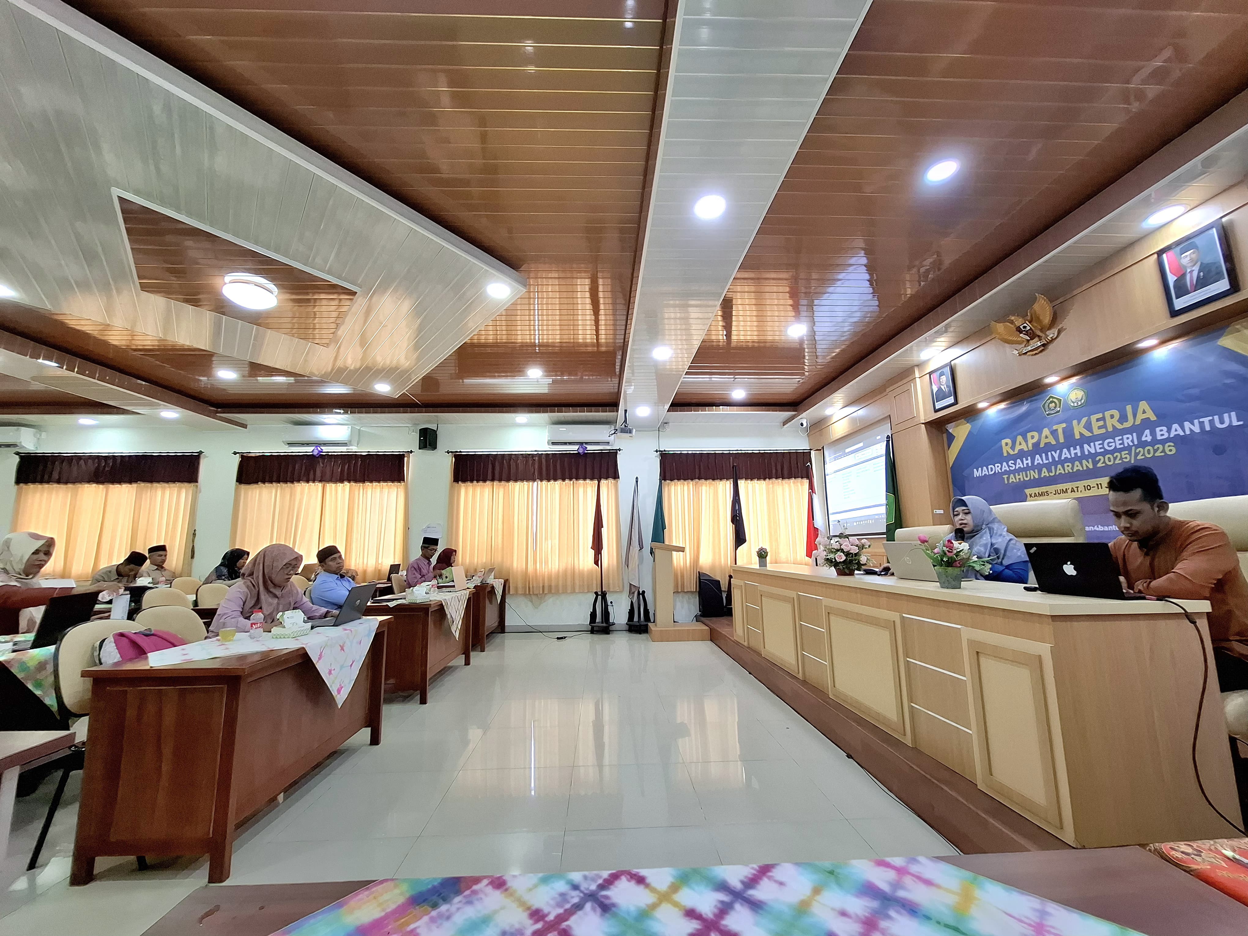 Seluruh Civitas Akademika MAN 4 Bantul Hadiri Rapat Kerja Hari Kedua Guna Wujudkan Madrasah Unggul