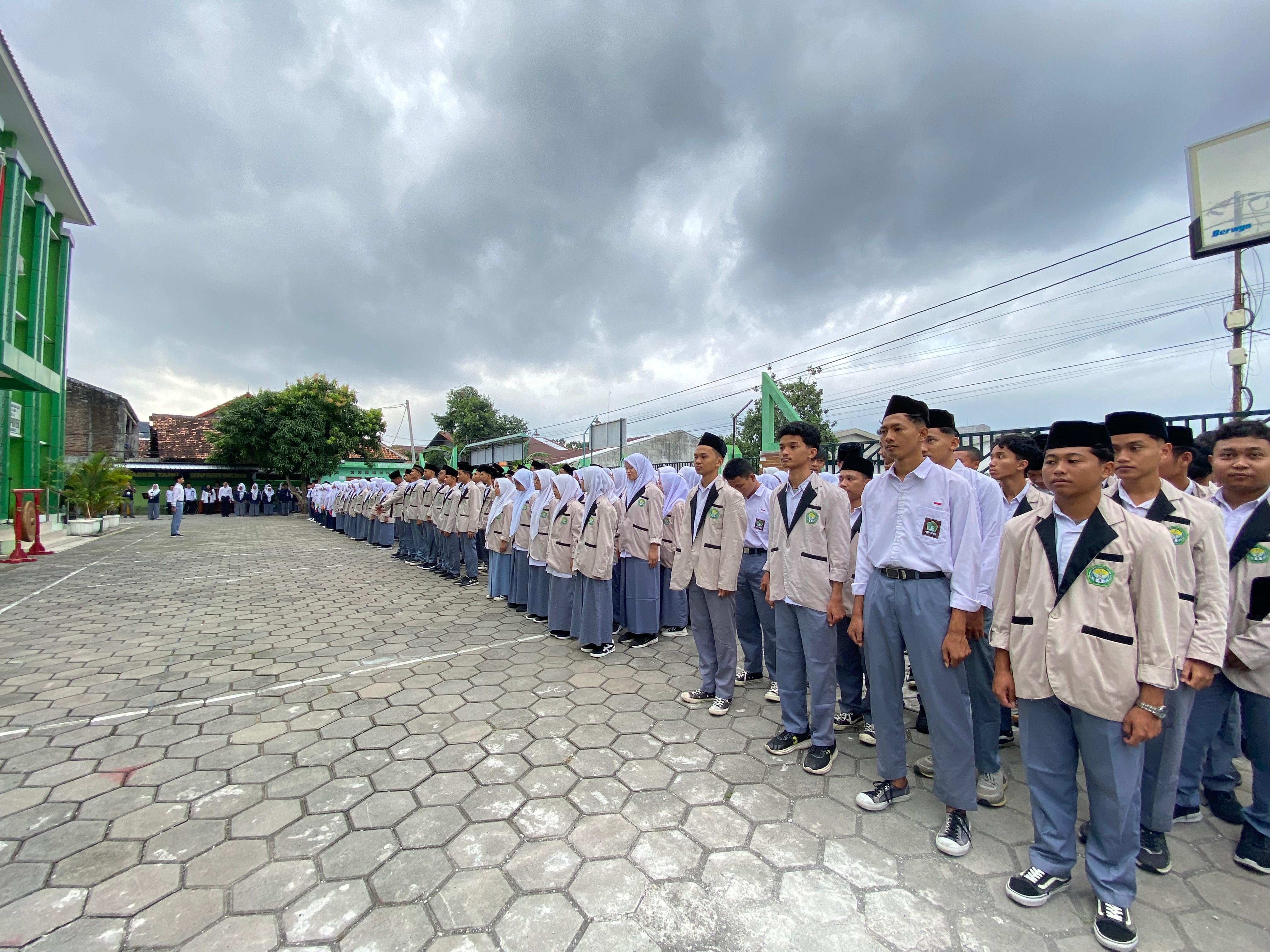 Awali Tahun Ajaran Baru, MAN 4 Bantul Gelar Apel Matsambayo Penuh Khidmat