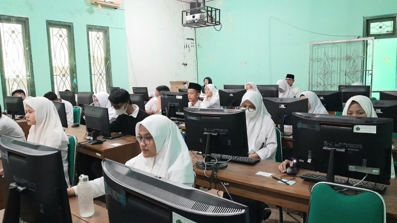 Asesmen Madrasah Siswa Kelas XII MAN 4 Bantul Hari Pertama Berjalan Lancar