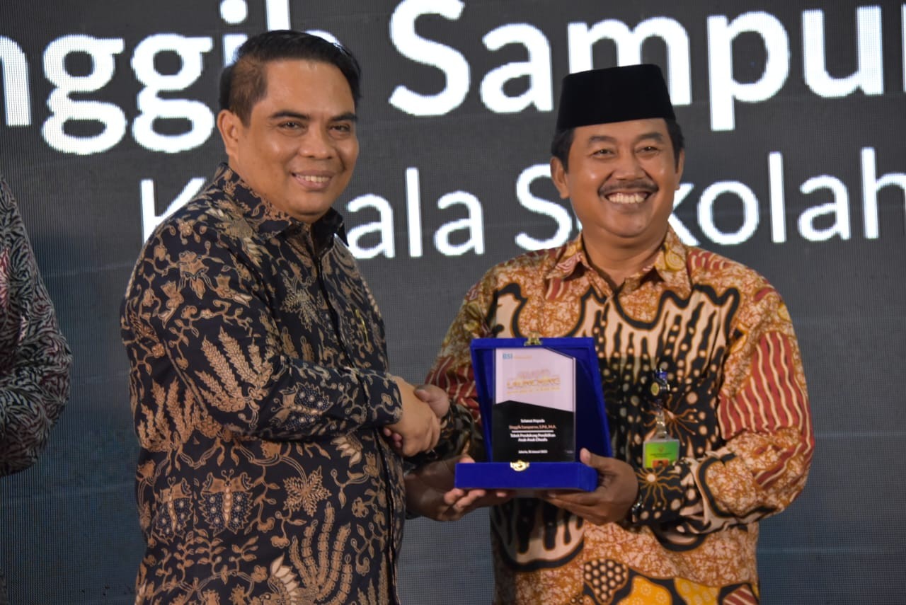 Kepala MAN 4 Bantul Dinobatkan Sebagai Tokoh Pendukung Pendidikan Anak Dhuafa