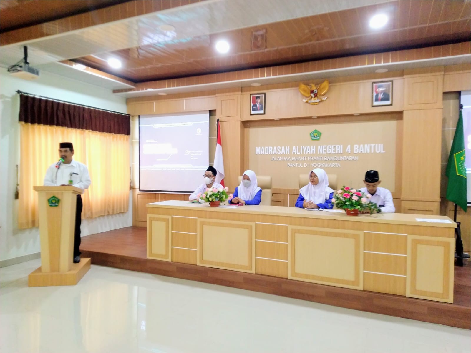 OSIS Ibnu Sina MAN 4 Bantul Adakan Debat Kandidat Ketua dan Wakil
