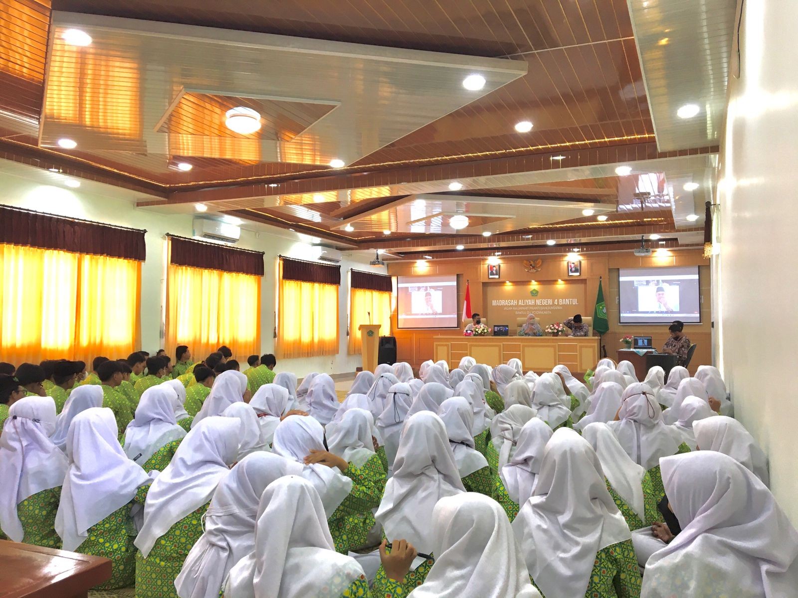 MAN 4 Bantul Adakan Do’a Bersama live dari Tanah Suci