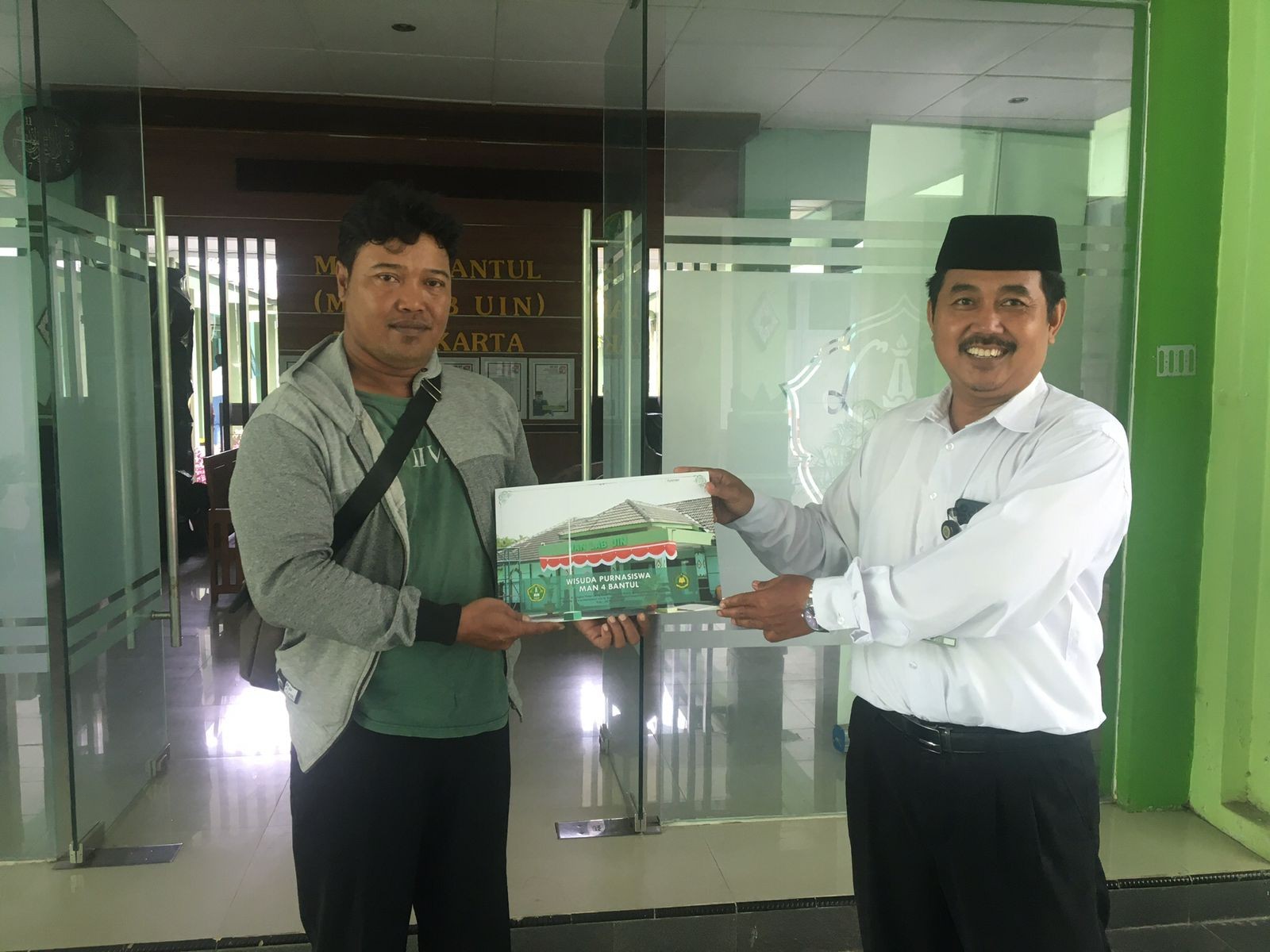 Serah Terima Ijazah Secara Virtual kepada Alumni MAN 4 Bantul yang Berdomisili di Malaysia