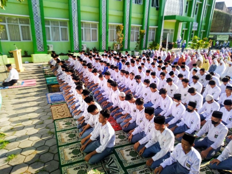Siswa MAN 4 Bantul Peringati Isra’ dan Mi’raj dengan Shalat di Lapangan
