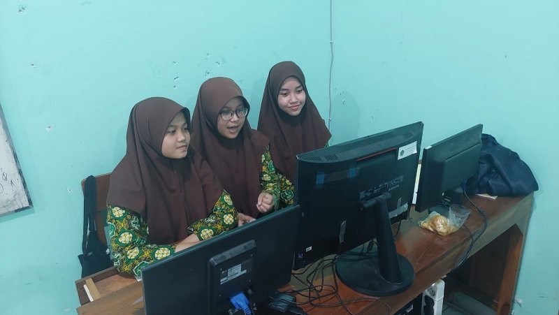 Siswa MAN 4 Bantul Presentasikan Inovasi Batik di Depan Juri Secara Online