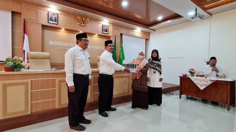 Pelepasan Purna Tugas Pegawai MAN 4 Bantul: Silaturahmi Tetap Terjalin 