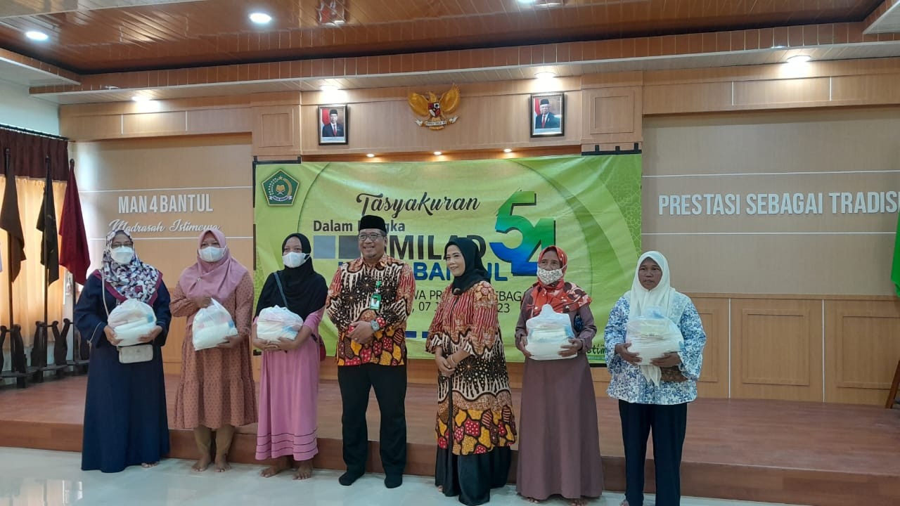 Pembagian Sembako Turut Warnai Milad MAN 4 Bantul ke-54
