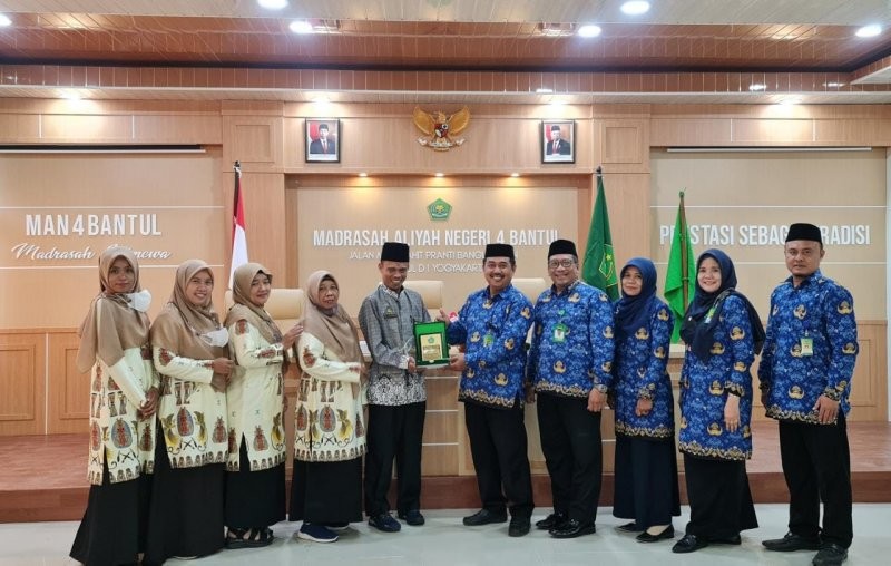 MAN 4 Bantul Terima Kunjungan Studi Tiru dari MTsN dan MAN Jayapura