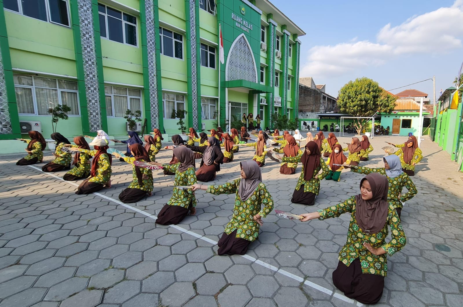 Latihan Rutin, 50 Siswa MAN 4 Bantul Siap Ramaikan Bantul Creative City Festival