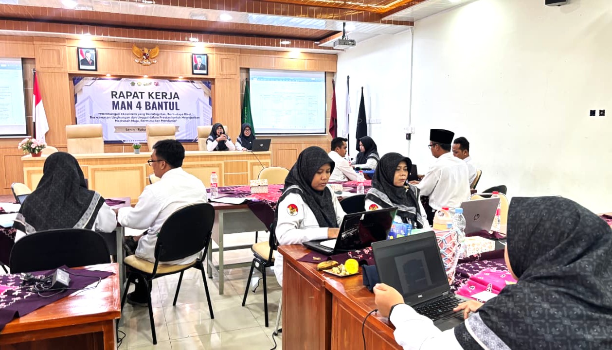 Plenokan Hasil Raker, Lima Komisi MAN 4 Bantul Paparkan Rencana Strategis Tahun Ajaran Baru