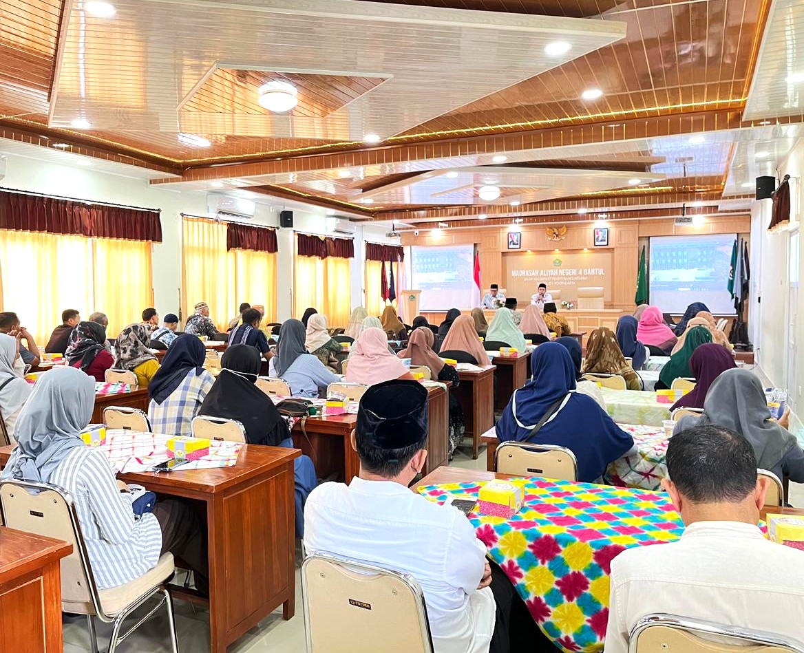 Kepala MAN 4 Bantul Sampaikan Strategi Sukses Pasca Madrasah dalam Pertemuan Orang Tua Kelas XII