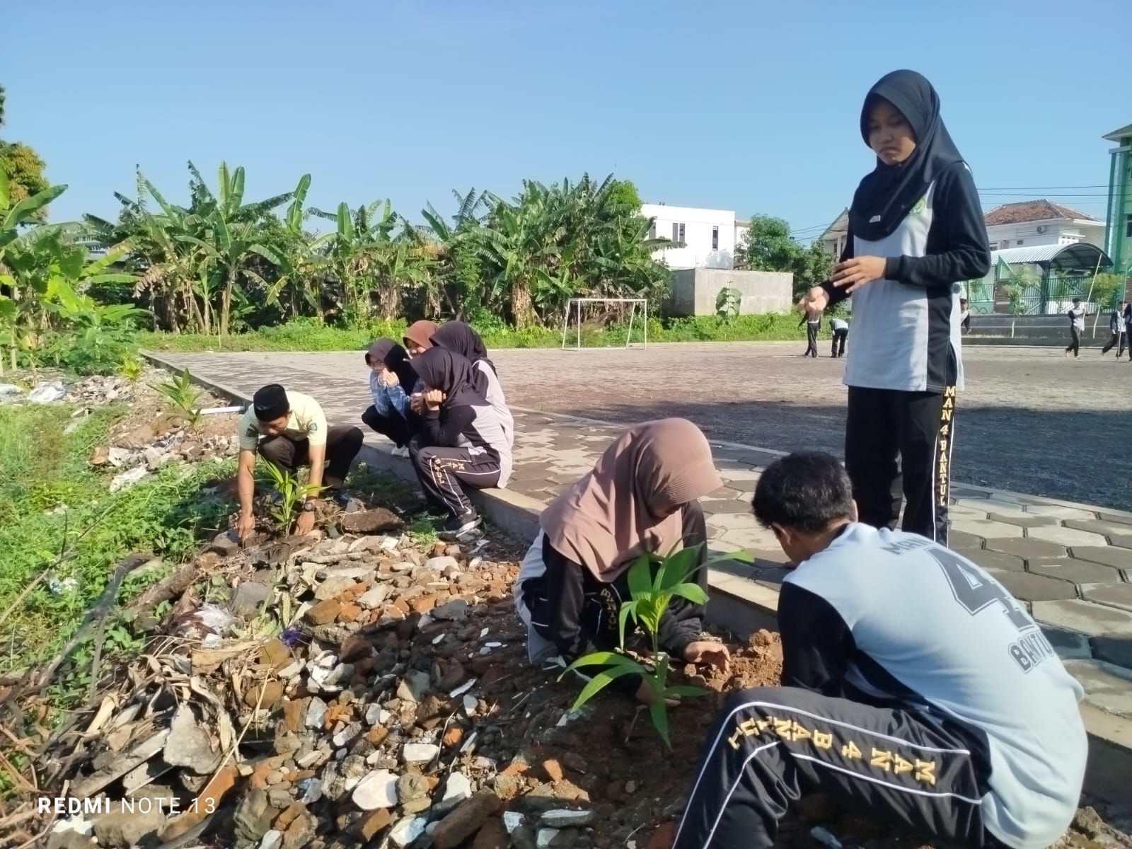 Gelorakan SaOr SaPo, Siswa MAN 4 Bantul Komit Tanam Masa Depan yang Lebih Hijau